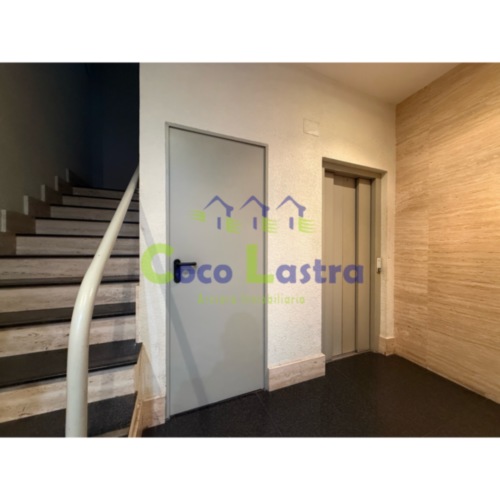 Escaleras y ascensor